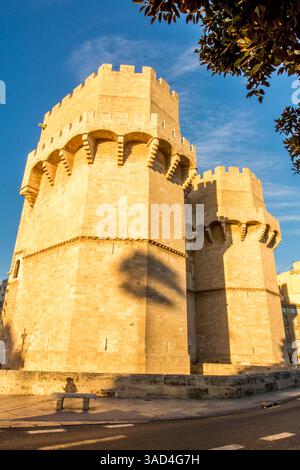 Torres de Serranos Gate, Plaza dels furs, Valencia, Spanien. Stockfoto