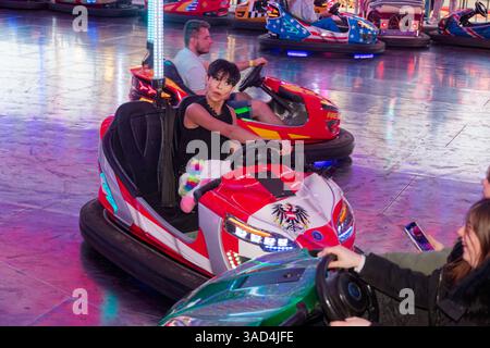 Paris, Frankreich. April 2025. Miss France 2024, Eve Gilles nimmt am 4. April 2025 in Paris, Frankreich, am Einweihungsabend des Foire du Trône zugunsten des Vereins Les Bonnes Fées Teil. Die Foire du Trône findet vom 4. April bis 9. Juni 2025 auf dem Rasen von Reuilly in Paris statt. Quelle: Bernard Menigault/Alamy Live News Stockfoto