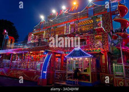Paris, Frankreich. April 2025. Einweihungsabend des Foire du Trône zugunsten des Vereins Les Bonnes Fées am 4. April 2025 in Paris, Frankreich. Die Foire du Trône findet vom 4. April bis 9. Juni 2025 auf dem Rasen von Reuilly in Paris statt. Quelle: Bernard Menigault/Alamy Live News Stockfoto