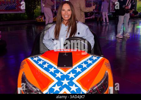 Paris, Frankreich. April 2025. Miss France 1987, Nathalie Marquay nehmen am 4. April 2025 in Paris, Frankreich, am Einweihungsabend des Foire du Trône zugunsten des Vereins Les Bonnes Fées Teil. Die Foire du Trône findet vom 4. April bis 9. Juni 2025 auf dem Rasen von Reuilly in Paris statt. Quelle: Bernard Menigault/Alamy Live News Stockfoto