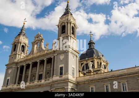 Kathedrale Santa Maria der Königliche von Almudena (Kathedrale von Almudena), Madrid, Spanien. Stockfoto