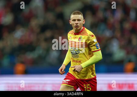 Warschau, Polen. April 2025. Norbert Wojtuszek von Jagiellonia Bilalystok wurde während des POLNISCHEN SUPERPOKALSPIELS 2024/2025 zwischen Jagiellonia Bialystok und Wisla Krakau im PGE Narodowy Stadion gesehen. Endpunktzahl: Jagiellonia Bialystok 1:0 Wisla Krakau. Quelle: SOPA Images Limited/Alamy Live News Stockfoto