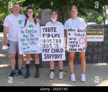 Roe V Wade wurde am 25. Juni 2022 überfallen. Demonstranten kamen in Washington DC vor dem Obersten Gerichtshof an Stockfoto