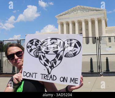 Roe V Wade wurde am 25. Juni 2022 überfallen. Demonstranten kamen in Washington DC vor dem Obersten Gerichtshof an Stockfoto