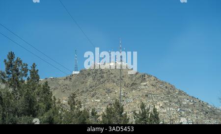 Häuser auf den Hügeln um den Sakhi Shah-e Mardan-Schrein (Ziyarat-e Sakhi), Kabul, Afghanistan Stockfoto