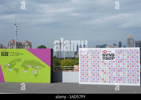 Singapur National Stadium, Singapur. April 2025. HSBC International Rugby Sevens Singapore Day 1; Ein allgemeiner Blick auf das Marina Bay Sands Hotel und den Singapore Flyer vom Singapore National Stadium, Heimstadion der HSBC Singapore SNVS, vor Beginn des Turniers Credit: Action Plus Sports/Alamy Live News Stockfoto