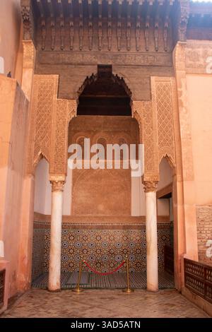 Die saadischen Gräber, die im 16. Jahrhundert von Sultan Ahmad al-Mansur erbaut wurden und sich in der Kasbah-Moschee in Marrakesch, Marokko, befinden Stockfoto