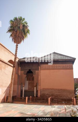 Die saadischen Gräber, die im 16. Jahrhundert von Sultan Ahmad al-Mansur erbaut wurden und sich in der Kasbah-Moschee in Marrakesch, Marokko, befinden Stockfoto