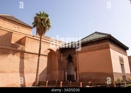 Die saadischen Gräber, die im 16. Jahrhundert von Sultan Ahmad al-Mansur erbaut wurden und sich in der Kasbah-Moschee in Marrakesch, Marokko, befinden Stockfoto
