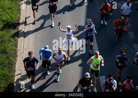 Prag, Tschechische Republik. April 2025. Der Prager Halbmarathon 2025 fand am 5. April 2025 in Prag statt. Quelle: Ondrej Deml/CTK Photo/Alamy Live News Stockfoto