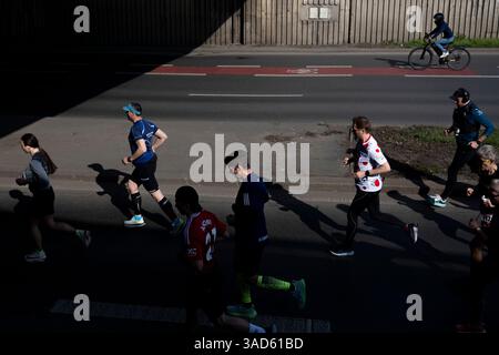 Prag, Tschechische Republik. April 2025. Der Prager Halbmarathon 2025 fand am 5. April 2025 in Prag statt. Quelle: Ondrej Deml/CTK Photo/Alamy Live News Stockfoto