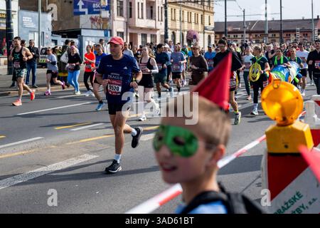 Prag, Tschechische Republik. April 2025. Der Prager Halbmarathon 2025 fand am 5. April 2025 in Prag statt. Quelle: Ondrej Deml/CTK Photo/Alamy Live News Stockfoto