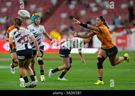 Singapur National Stadium, Singapur. April 2025. HSBC International Rugby Sevens Singapore Day 1; Faith Nathan aus Australien übergibt den Ball Credit: Action Plus Sports/Alamy Live News Stockfoto