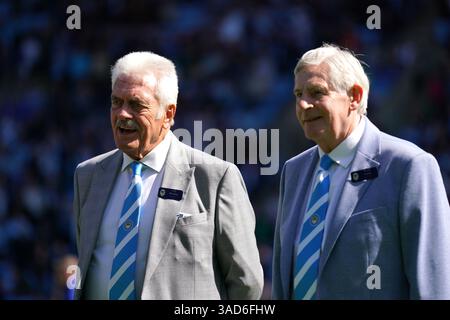 Ehemaliger Coventry City Spieler Jeff Blockley (links) während der Legends Day Parade beim Sky Bet Championship Match in der Coventry Building Society Arena, Coventry. Bilddatum: Samstag, 5. April 2025. Stockfoto