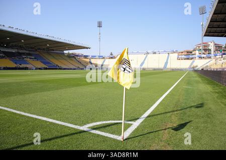 April 2025; Stadio Ennio Tardini, Parma, Italien, Fußball der Serie A, Parma versus Inter Mailand; Ein allgemeiner Blick auf das Ennio-Tardini-Stadion mit der Haupttribüne Stockfoto