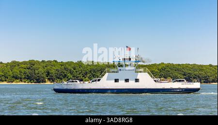 Der Kapitän hat das morehead-Fährschiff auf dem Weg zur Shelter Island, ny, aufgeschlagen Stockfoto