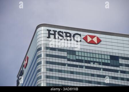 London, Großbritannien. April 2025. Außenansicht des globalen Hauptsitzes von HSBC in Canary Wharf. Quelle: Vuk Valcic / Alamy Stockfoto
