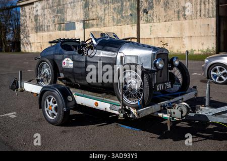 1937 Austin Seven, ausgestellt auf der Bicester Heritage Assembly am 16. März 2025. Stockfoto