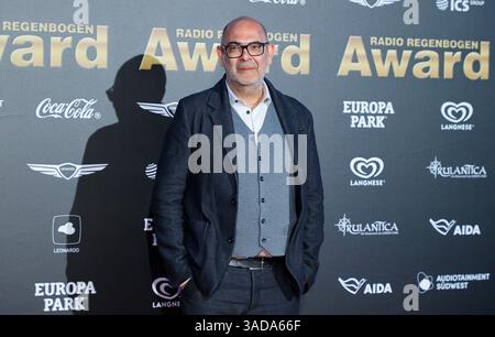 Rost, Deutschland. April 2025. Rust, Deutschland - 4. April 2025: Der 25. Radio Regenbogen Award im Europa-Park mit Schauspieler Hannes Ringlstetter Credit: dpa/Alamy Live News Stockfoto