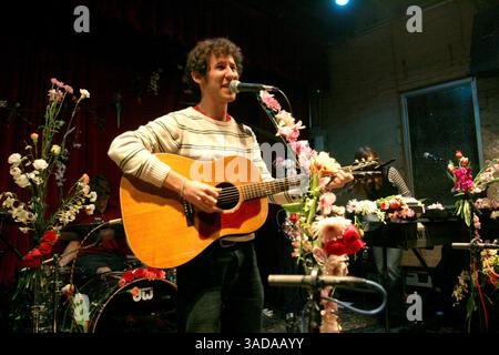 Februar 2005; New York, NY, USA; Gitarrist BEN LEE trat bei Tonic auf, um sein neues Album zu veröffentlichen. . (Bild: Aviv Small/Photopass/ZUMAPRESS.com) Stockfoto