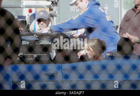 Januar 2002; Hollywood, Kalifornien, USA; die Schauspieler JENNIFER LOPEZ und BEN AFFLECK am Set der Gigli-Dreharbeiten in Hollywood. (Bild: David Buchan/ZUMAPRESS.com) Stockfoto