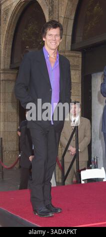 September 30, 2003; Los Angeles, CA, USA; Schauspieler KEVIN BACON bei der Hollywood Walk of Fame Zeremonie für Kevin Bacon. (Bild: Paul Fenton/ZUMAPRESS.com) Stockfoto