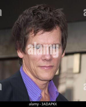 September 30, 2003; Los Angeles, CA, USA; Schauspieler KEVIN BACON bei der Hollywood Walk of Fame Zeremonie für Kevin Bacon. (Bild: Paul Fenton/ZUMAPRESS.com) Stockfoto
