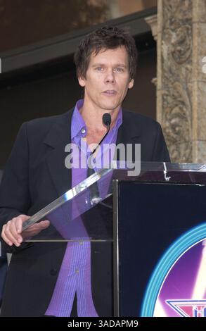 September 30, 2003; Los Angeles, CA, USA; Schauspieler KEVIN BACON bei der Hollywood Walk of Fame Zeremonie für Kevin Bacon. (Bild: Paul Fenton/ZUMAPRESS.com) Stockfoto