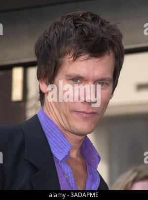 September 30, 2003; Los Angeles, CA, USA; Schauspieler KEVIN BACON bei der Hollywood Walk of Fame Zeremonie für Kevin Bacon. (Bild: Paul Fenton/ZUMAPRESS.com) Stockfoto