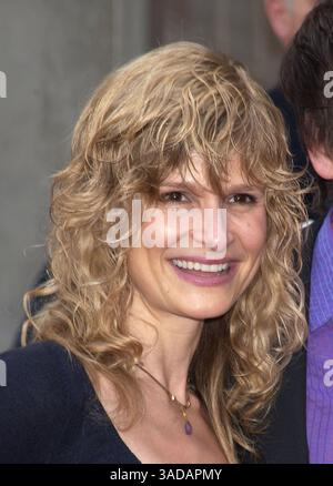 September 30, 2003; Los Angeles, CA, USA; Schauspielerin KYRA SEDGWICK bei der Hollywood Walk of Fame Zeremonie für Kevin Bacon. (Bild: Paul Fenton/ZUMAPRESS.com) Stockfoto
