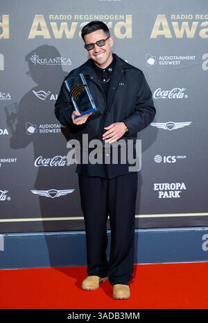 Rost, Deutschland. April 2025. Rust, Deutschland - 4. April 2025: Der 25. Radio Regenbogen Award im Europa-Park mit dem Musiker Nico Santos Credit: dpa/Alamy Live News Stockfoto