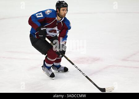 Dezember 2011 - Denver, Colorado, USA Kyle Quincey (27) kontrolliert den Puck in der zweiten Phase gegen die Detroit Red Wings. Nach zwei Perioden führt Colorado 2:1. Die Colorado Avalanche war Gastgeber der Detroit Red Wings im Pepsi Center in Denver, CO. (Credit Image: © Isaiah Downing/Southcreek/ZUMApress.com) Stockfoto