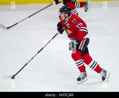 Dezember 2011: Chicago, IL. Blackhawk Jonathan Toews #19 in Aktion während des NHL-Spiels zwischen den Chicago Blackhawks und den Phoenix Coyotes im United Center in Chicago, Illinois. (Bild: © Mike Wulf/Cal Sport Media/ZUMAPRESS.com) Stockfoto
