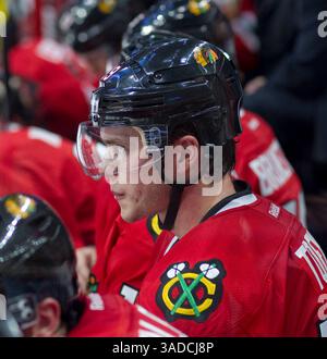 Dezember 2011: Chicago, IL. Blackhawk Jonathan Toews #19 während des NHL-Spiels zwischen den Chicago Blackhawks und den Phoenix Coyotes im United Center in Chicago, Illinois. (Bild: © Mike Wulf/Cal Sport Media/ZUMAPRESS.com) Stockfoto