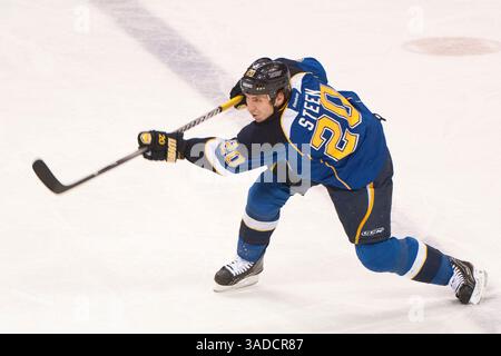 Alexander Steen (20) von den St. Louis Blues während des NHL Regular Season Spiels zwischen den Detroit Red Wings gegen die St. Louis Blues im Scott Trade Center in St. Louis MO. (Bild: © Danny Reise/Cal Sport Media/ZUMAPRESS.com) Stockfoto