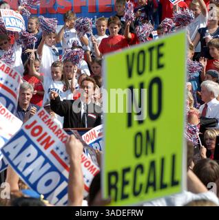 Oktober 2003; Bakersfield, CA, USA; ARNOLD bei der Kundgebung in Bakersfield. . (Bild: Catherine Bauknight/ZUMAPRESS.com) Stockfoto