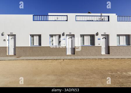 Typische Architektur, weiße Fassaden mit Dachterrasse, Sandhang, Caleta del Sebo, Insel La Graciosa, Archipel Chinijo, Spanien, Europa Stockfoto