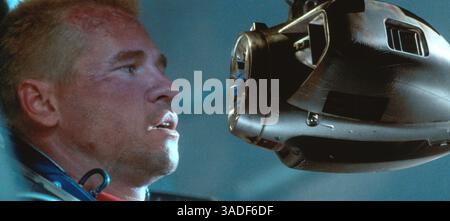 November 2000; Hollywood, Kalifornien, USA; (L zu R) Schauspieler VAL KILMER und AMEE in "Red Planet". (Kreditbild: Auto Images/ZUMAPRESS.com) Stockfoto