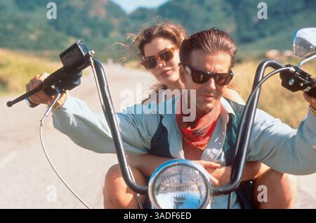 November 2000; Hollywood, Kalifornien, USA; die Schauspieler CARRE OTIS (Emily Reed) und MICKEY ROURKE (James Wheeler) in Vision PDG's Wild Orchid. (Kreditbild: Auto Images/ZUMAPRESS.com) Stockfoto