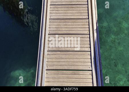 Bootssteg, Detail, Blick von oben, türkisgrünes Wasser, Caleta del Sebo, La Graciosa Island, Chinijo Archipel, Spanien, Europa Stockfoto