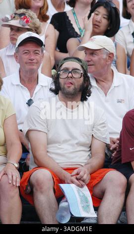 September 2004; Flushing Meadows, NY, USA; Schauspieler und Komiker JUDAH FRIEDLANDER, bekannt für seinen Auftritt im Musikvideo von Dave Matthews Band's Everyday, das bei den US Open 2004 zu sehen war. (Bild: Jeff Klein/ZUMAPRESS.com) Stockfoto