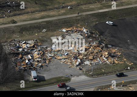 29. Februar 2012 - Harrisburg, IL, USA - Luftaufnahme von Harrisburg, Illinois, nach einem Tornado am Mittwoch, 29. Februar 2012, bei dem mindestens 6 Menschen ums Leben kamen. (Bild: © Abel Uribe/Chicago Tribune/MCT/ZUMAPRESS.com) Stockfoto