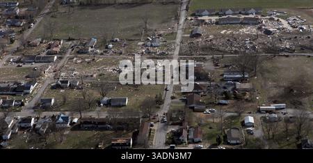 29. Februar 2012 - Harrisburg, IL, USA - Luftaufnahme von Harrisburg, Illinois, nach einem Tornado am Mittwoch, 29. Februar 2012, bei dem mindestens 6 Menschen ums Leben kamen. (Bild: © Abel Uribe/Chicago Tribune/MCT/ZUMAPRESS.com) Stockfoto