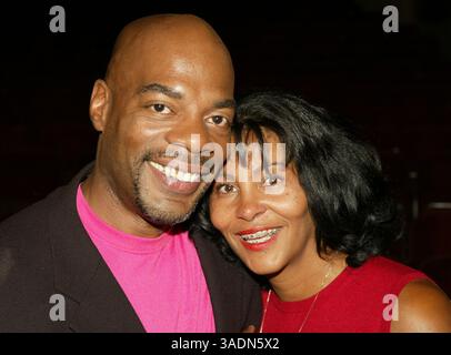 August 2004; Glendale, CA, USA; der Funnyman ALONZO BODDEN (hier mit seiner Frau) gewann die TV-Reality-Show Last Comic Standing: Battle of the Best. (Bild: Phil Han/ZUMAPRESS.com) Stockfoto