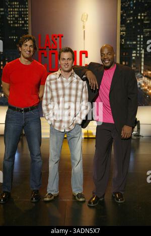 August 2004; Glendale, CA, USA; Funnyman JOHN HEFFRON (Mitte) gewann die zweite Staffel der TV-Show Last Comic Standing und besiegte die Finalisten GARY GULMAN (links) und ALONZO BODDEN. (Bild: Phil Han/ZUMAPRESS.com) Stockfoto