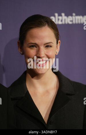 März 2005; Beverly Hills, CA, USA; Schauspielerin JENNIFER GARNER bei der 13. jährlichen „A Night at Sardi's“-Spendenaktion der Alzheimer's Association und Abendessen im Beverly Hilton. (Bild: Phil Han/ZUMAPRESS.com) Stockfoto
