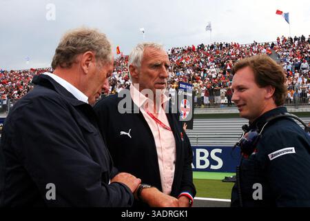 L bis R): Dr. Helmut Marko (AUT) Red Bull Motorsport Consultant bei Dietrich Mateschitz (Credit Image: Sutton Motorsports/ZUMAPRESS.com) Stockfoto