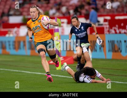 SINGAPUR, SINGAPUR. APRIL 2025 HSBC Singapur 7s Rugby Australien gegen Kanada Halbfinale für Frauen. Australisches Kraftwerk Maddison Levi in Aktion. Alamy Live Sport / Jayne Russell Stockfoto