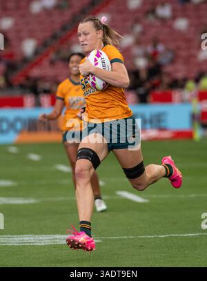 SINGAPUR, SINGAPUR. APRIL 2025 HSBC Singapur 7s Rugby Australien gegen Kanada Halbfinale für Frauen. Australisches Kraftwerk Maddison Levi in Aktion. Alamy Live Sport / Jayne Russell Stockfoto