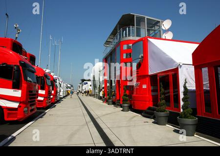 Fahrerlager...Formel-1-Weltmeisterschaft, Rd 11, Großer Preis Von Ungarn, Vorbereitungen, Budapest, Ungarn, Donnerstag, 31. Juli 2008 (Bild: Sutton Motorsports/ZUMAPRESS.com) Stockfoto